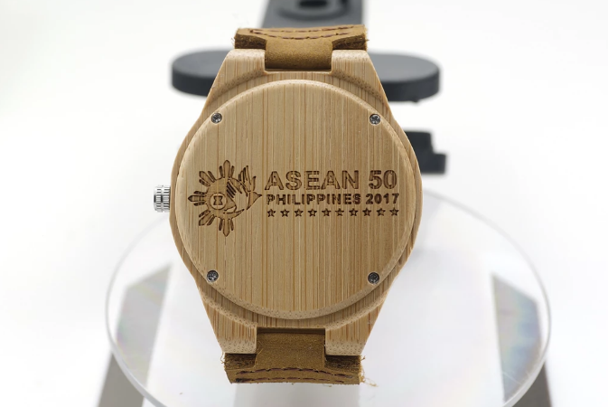 河野太郎の竹製腕時計 メーカーはどこの 通販で購入はできる 気になるコトあれこれ